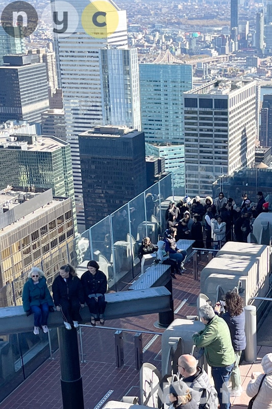 cola antes de subir al Beam, Top of the Rock
