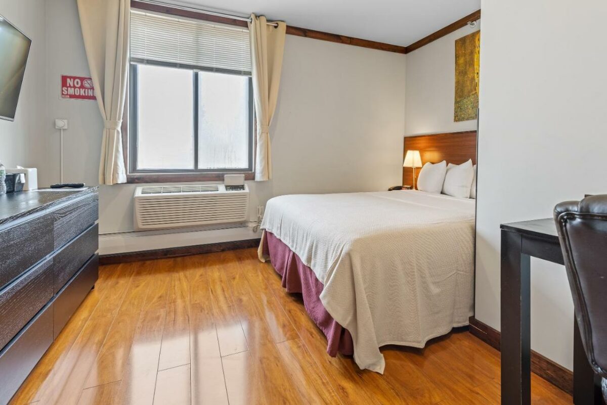 LIC hotel Queens