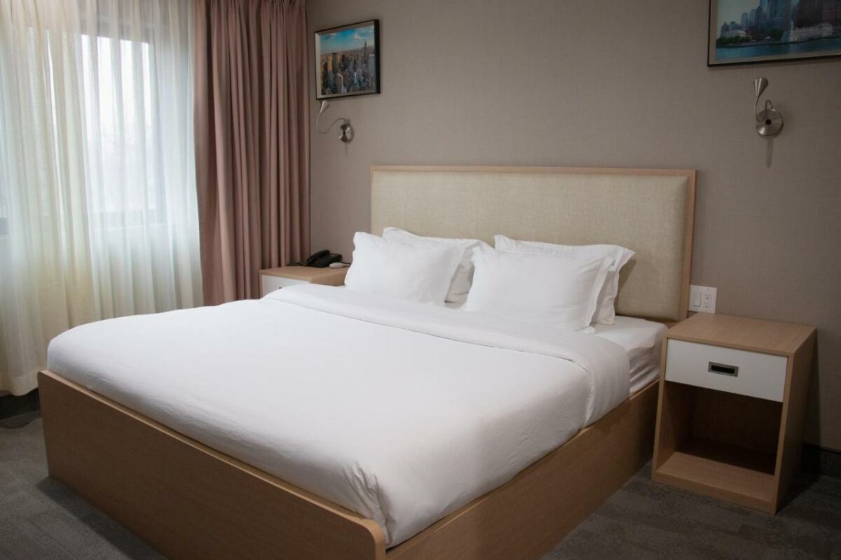 LIC Plaza Hotel Queens