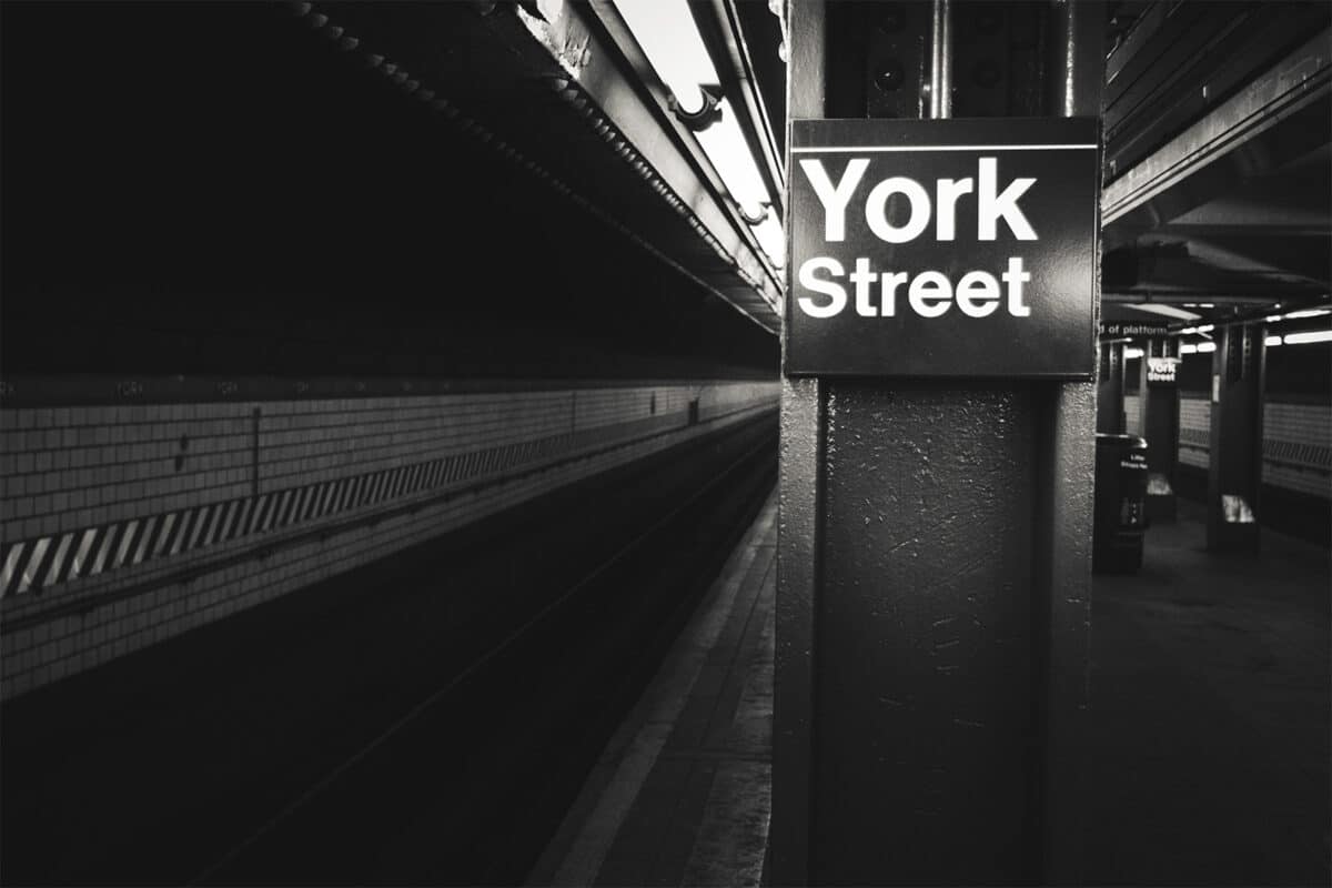Metrô da York St, bairro de Dumbo