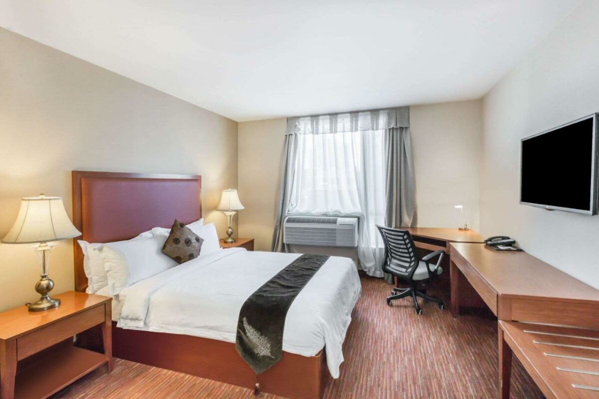 Ramada by Wyndham Hotel Queens