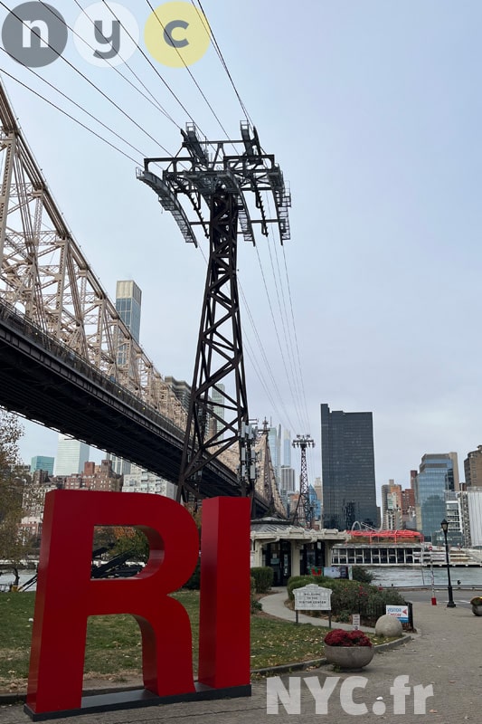 Roosevelt Island signs