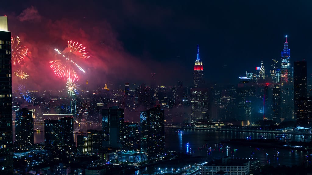 Fuochi d'artificio del 4 luglio 2022 con l'Empire State Building