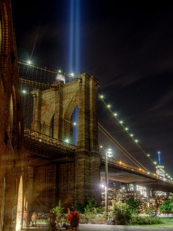 Brooklyn bridge Tribute in light Nueva York