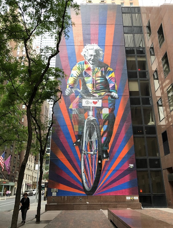 einstein bicicleta kobra street art new york