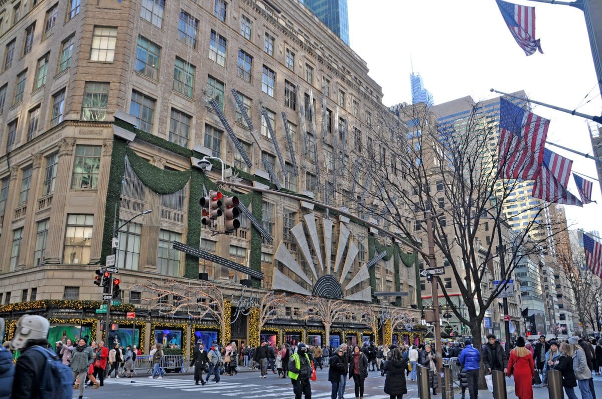 saks 5th avenue new york christmas